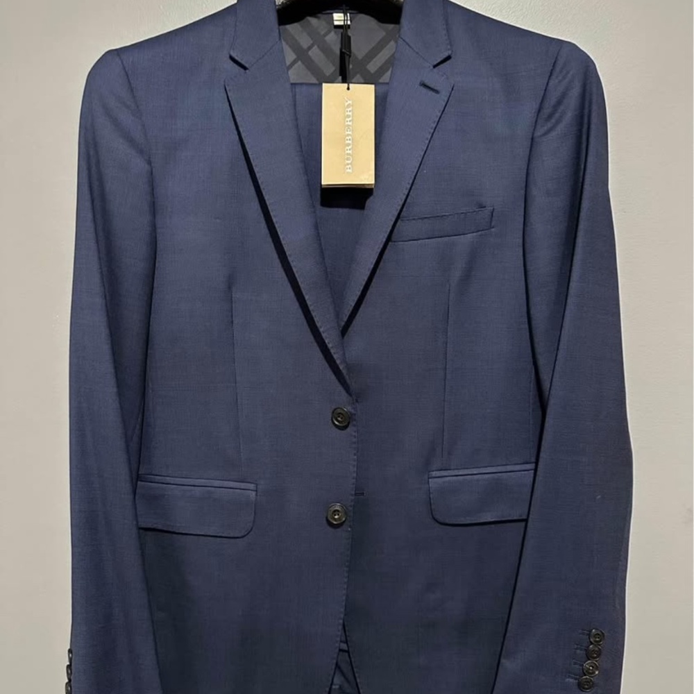Men’s Burberry Suit - New